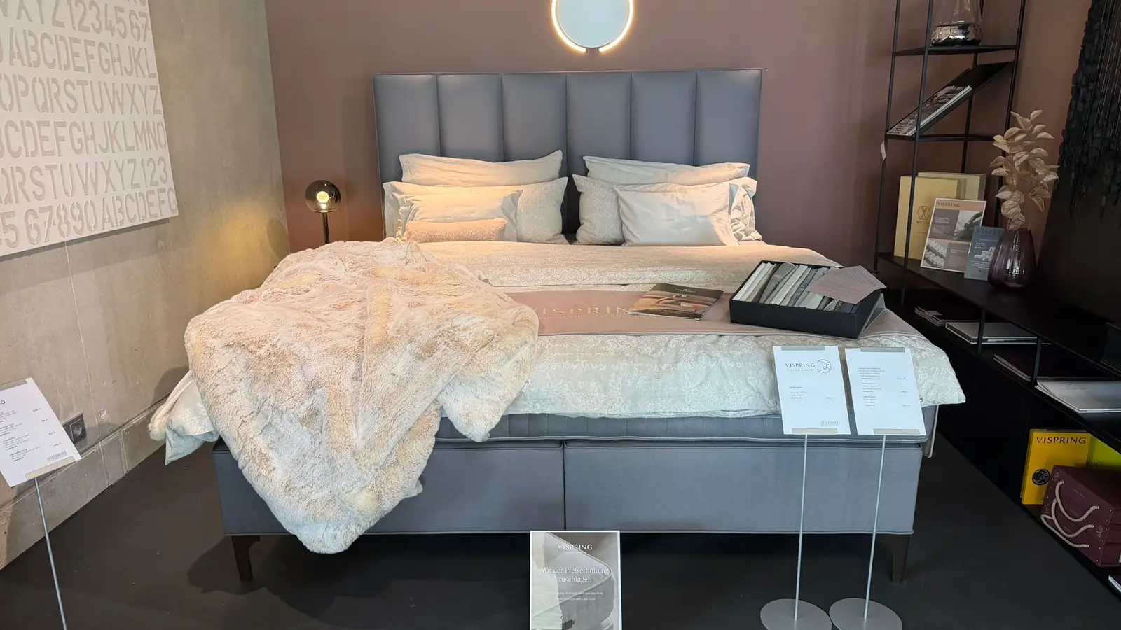 Vispring Boxspringbett Herald Superb mit Diwan Prestige im integernsee Showroom