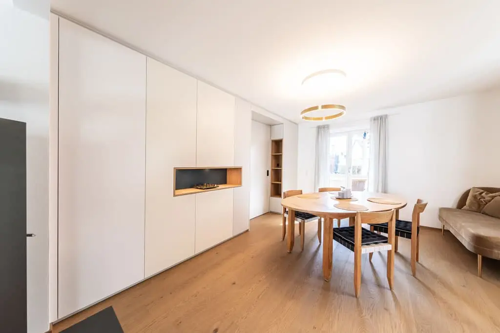 Innenausbau und Wohnraumsanierung mit hochwertigen Oberflächen und Einbauten